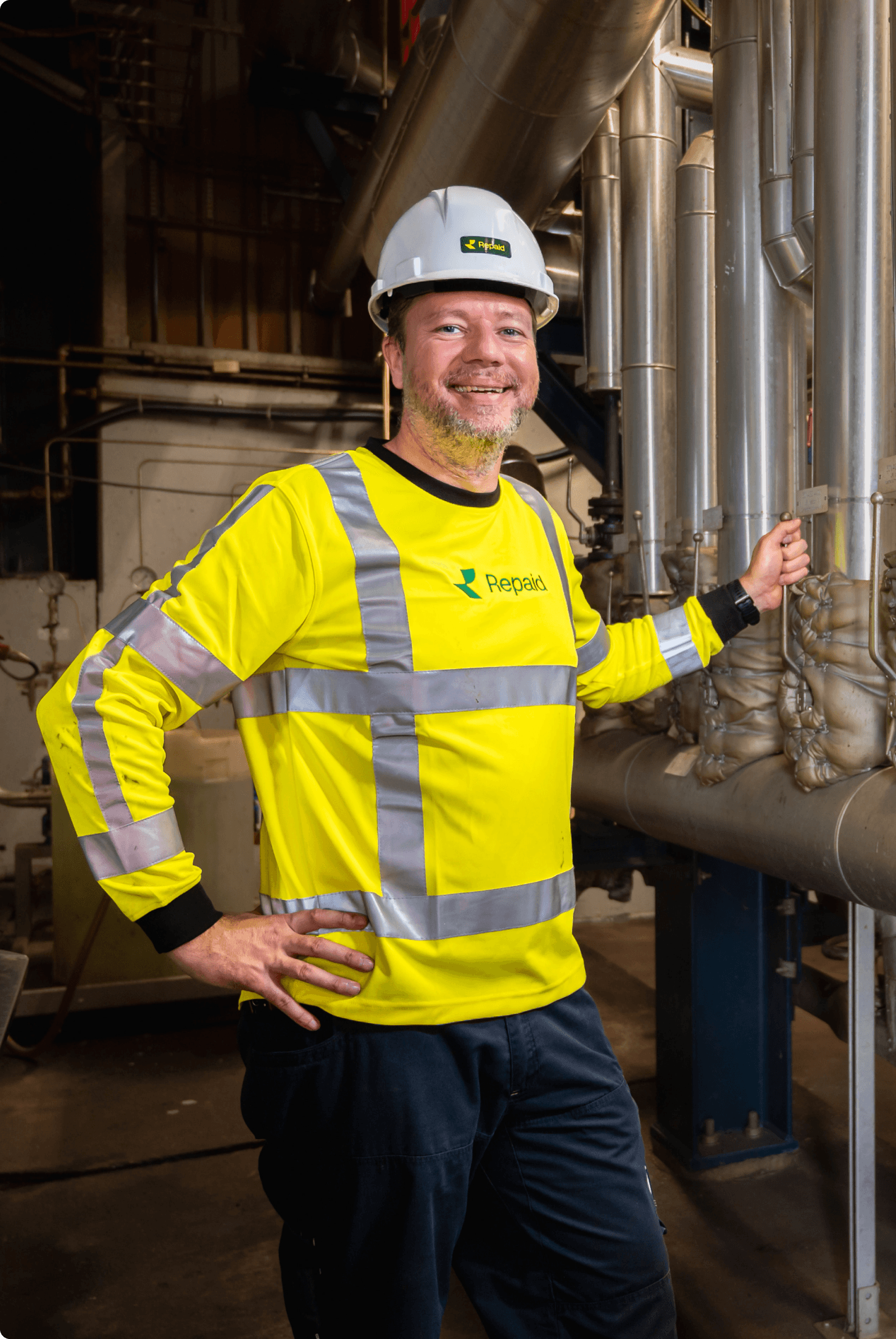 Repaid-medewerkers met de luierrecyclinginstallatie op de achtergrond