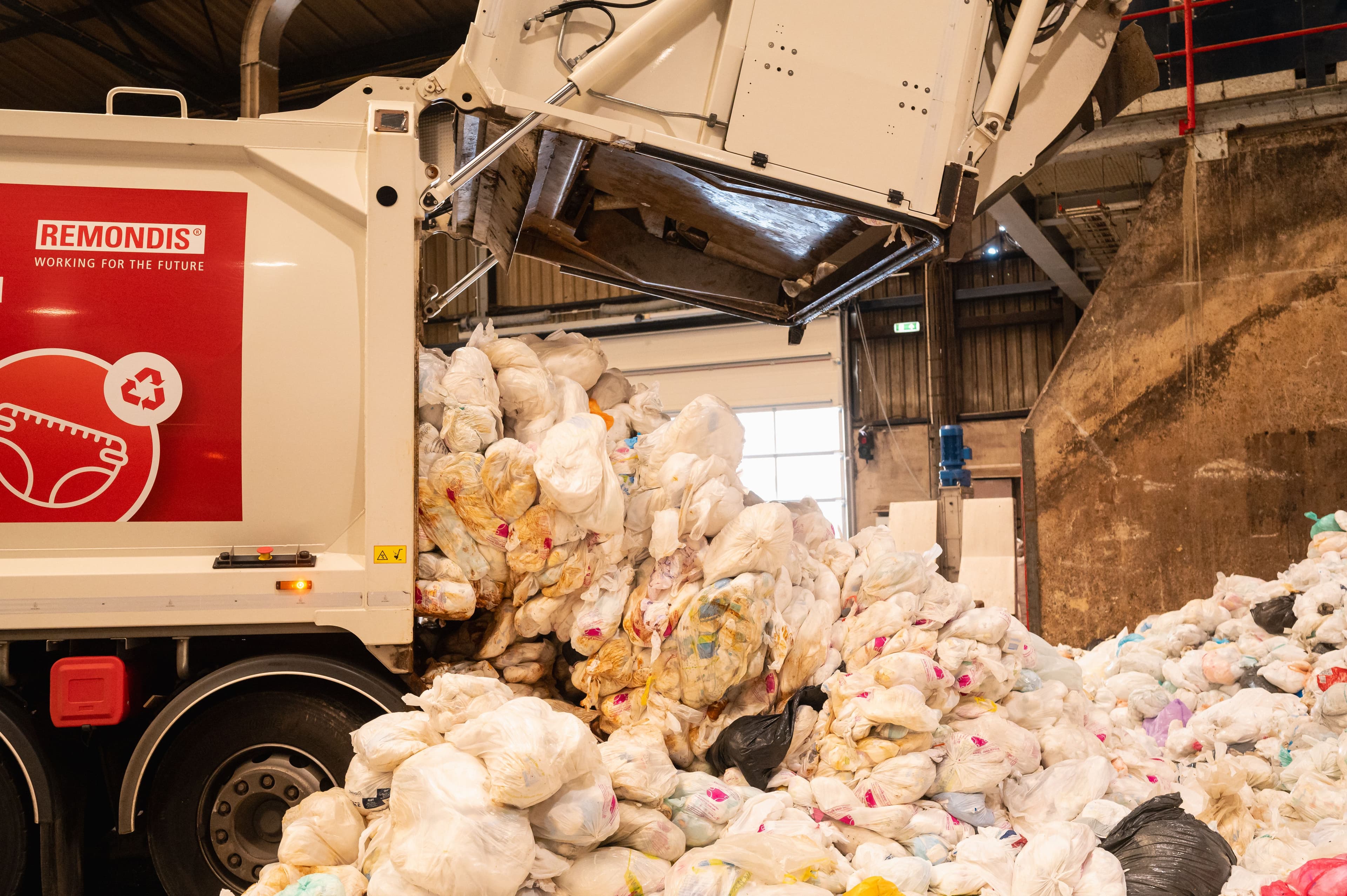 Recycling van wegwerpluiers versus wasbare luiers. Waarom niet allebei?
